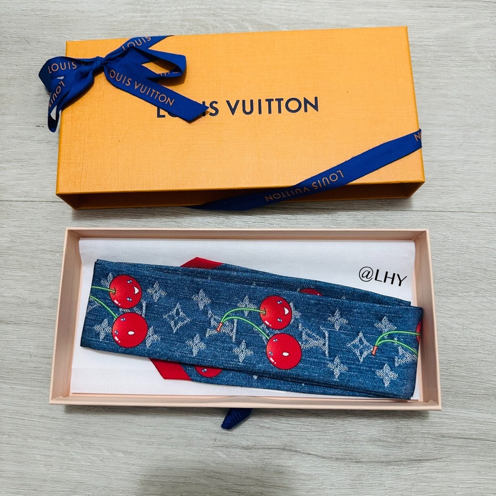 LOUIS VUITTON x TAKASHI MURAKAMI DENIM CERISE BANDEAU - Picture 9 of 9